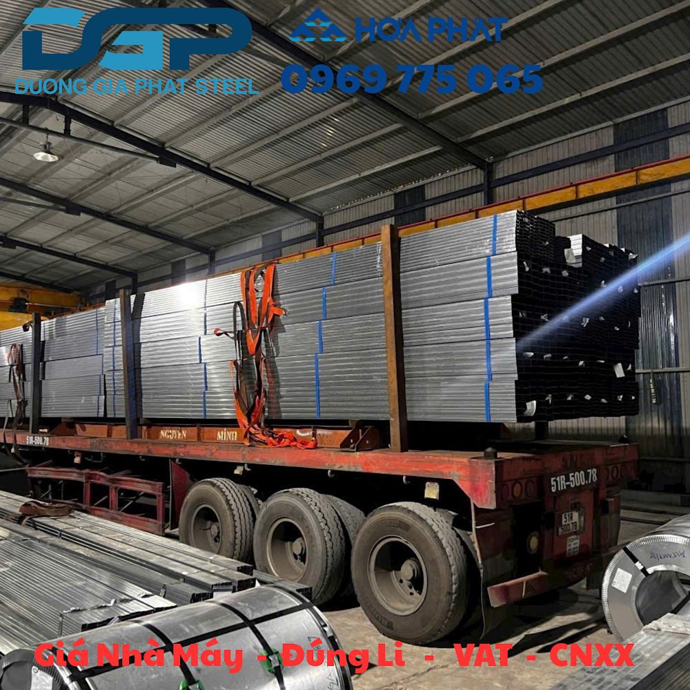 Xe chở sắt hộp mạ kẽm giao hàng